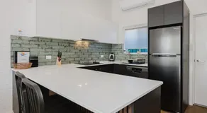 Palm Beach Villas by Rockingham Apartments - Image 5
