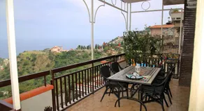 Maison Blue - Image 3