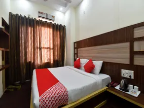 OYO 28322 Hotel Paradise - Image 2