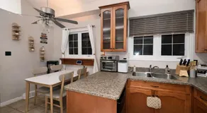 Modern Cozy Townhouse Near Everything - Image 4