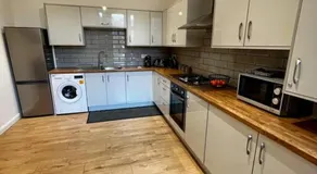 No1 Lux Apartment Nuneaton with Gated, Private Parking - Image 5
