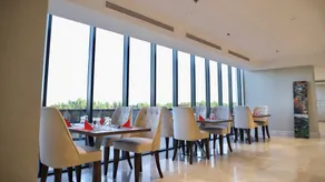 Five Seasons Hotel - Image 5