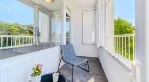The Green Corner Apartment With Balcony - Happy Rentals - Image 3