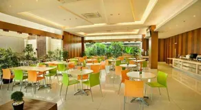 V Hotel Tebet - Image 3