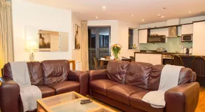 Spacous Dublin Escape 3BR Ensuited Free Parking - Image 2
