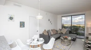 Luxury 2BD Apartment in Downtown Doral - Image 2