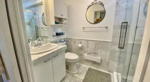 Montreal Hideaway in a Residential area - Image 2