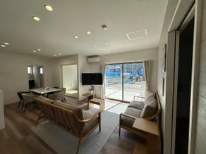 CHEZ Hilton - Image 2