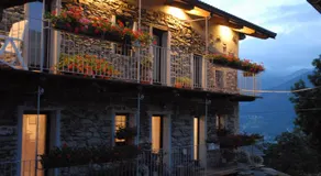 Chalet in pietra e legno con caminetto - Image 3