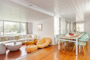 Fairyland Getaway- at Central Coast with XXXL hot Jacuzzi - Perpetual above 35C & Fun - Round pool table and Slide bunk bed - Image 3