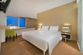 Whiz Prime Hotel Megamas Manado - Image 4
