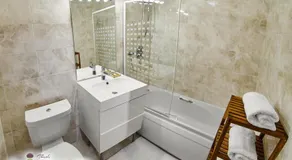 Thistle Apartments - King's Apartment - Image 3