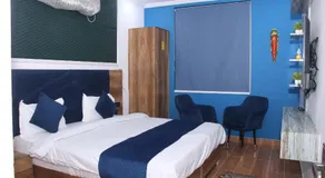 Red Leaf Hotel - Image 2