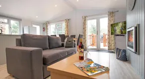 Oakdene 4 Bedroom Superior Lodge with Hot Tub - Image 2