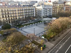 Plaza luminoso apartamento en pleno centro - Image 4
