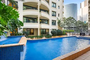 Contemporary 1-Bed First Floor Unit with Pool - Image 5