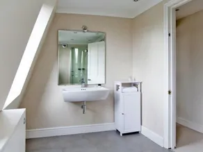 Veeve  Luxury House Finlay Street Fulham - Image 4