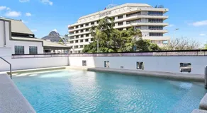 3 BEDROOM CBD WATERFRONT LUXURY APARTMENT - Image 2