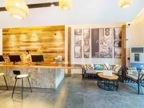 Nostalgic Art Hotel (Dongguan Nancheng Branch) - Image 3