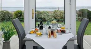 Seaview Bed & Breakfast - Image 4