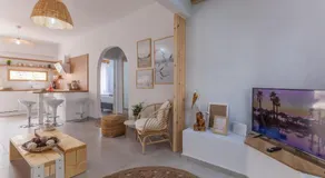 Idalia Stylish Apartment with Hot Tub - Image 3