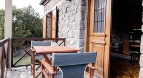 Πέτρινη κατοικία με υπέροχη θέα στο όρος Κόζιακα. - Image 5