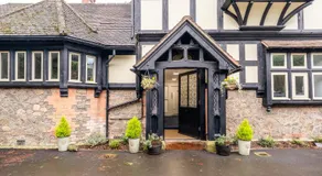 Beautiful 2 Bedroom Apartment in Malvern - Image 4