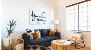 Designer Condo 2 beds Sleeps 4 Dogs welcome! - Image 2