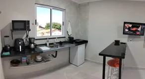 Kitnet Moderna com Ar, Garagem e Wi-Fi Rápido - Image 3