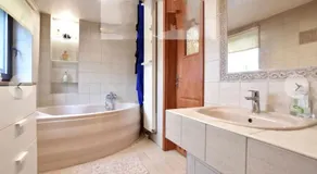 BIZAR Hostel - Image 2