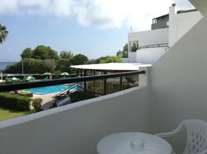 Pylea Beach Hotel - Image 3