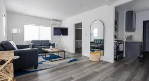 Bungalow w Free Parking 4 min from SoFi, 8min from airport - Image 2