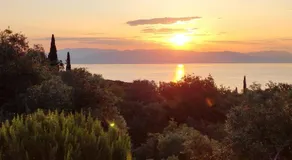 King size bed, Terra relaxa, Vista al mar, near Achilleio - Image 3