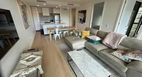 Lovely CBD two bedroom apartment free parking gym and sauna - Image 2