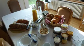 Guntlis Familienpension: Gesamte oberste Etage–eigenes Bad–ländlich in Stadtnähe - Image 2