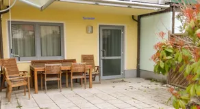 Freundliche Wohnung mit Parkplatz und Terrasse - Image 3