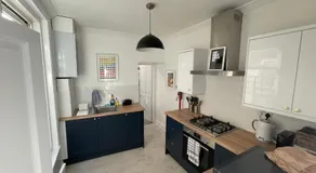 Stylish 3 bedroom townhouse with Garden - Image 4
