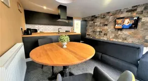 Friary House Serviced Apartments by Roomsbooked - 24Hr Reception - Image 5