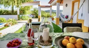 Farmhouse Sleeps 8 with Pool & Horses - Image 4
