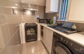 Entire home in Nottingham - Image 5