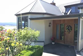 Launceston 6BR on Waterside enjoy for holiday. - Image 4