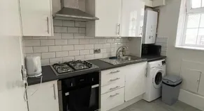 3 Bed Flat - Sleeps 6 - Parking - Wifi - Image 2