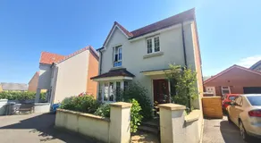 Self-contained and Peaceful en-suite with garden - Image 3