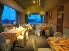 Orange Grove Hotel - Image 2