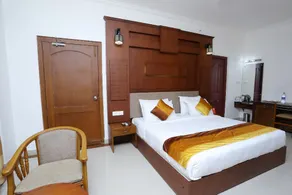 OYO 30173 Hotel Oak Tree - Image 2