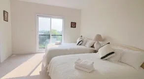 Modern entire house close to Costco convenient stay - Image 2