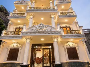 Rose Wood Private Luxury 7-Bedroom Villa - Managed by H&E Hospitality - Image 3