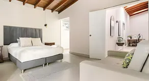 NUEVA Mansion con piscina y jacuzzi, El Poblado - Image 2