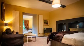 Six Brunton Place Guest House - Image 2
