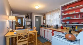 Perfectly Located Private Apartment - Image 3
